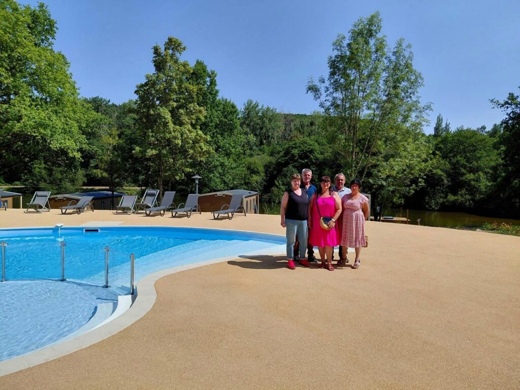 Visite du nouveau camping par le Maire